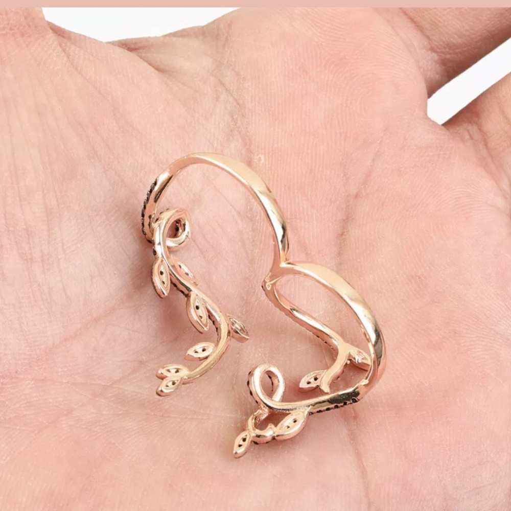 Dual finger floral open cuff with black onyx - Picture 2 of 4